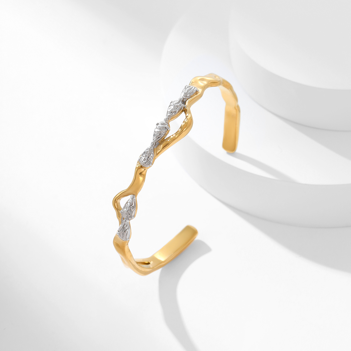  不规则开口锆石树枝设计手镯